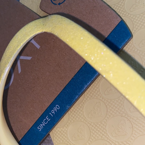LAST 1 - NEW Roxy glitter flip flops/thongs/sandals - Picture 4 of 10